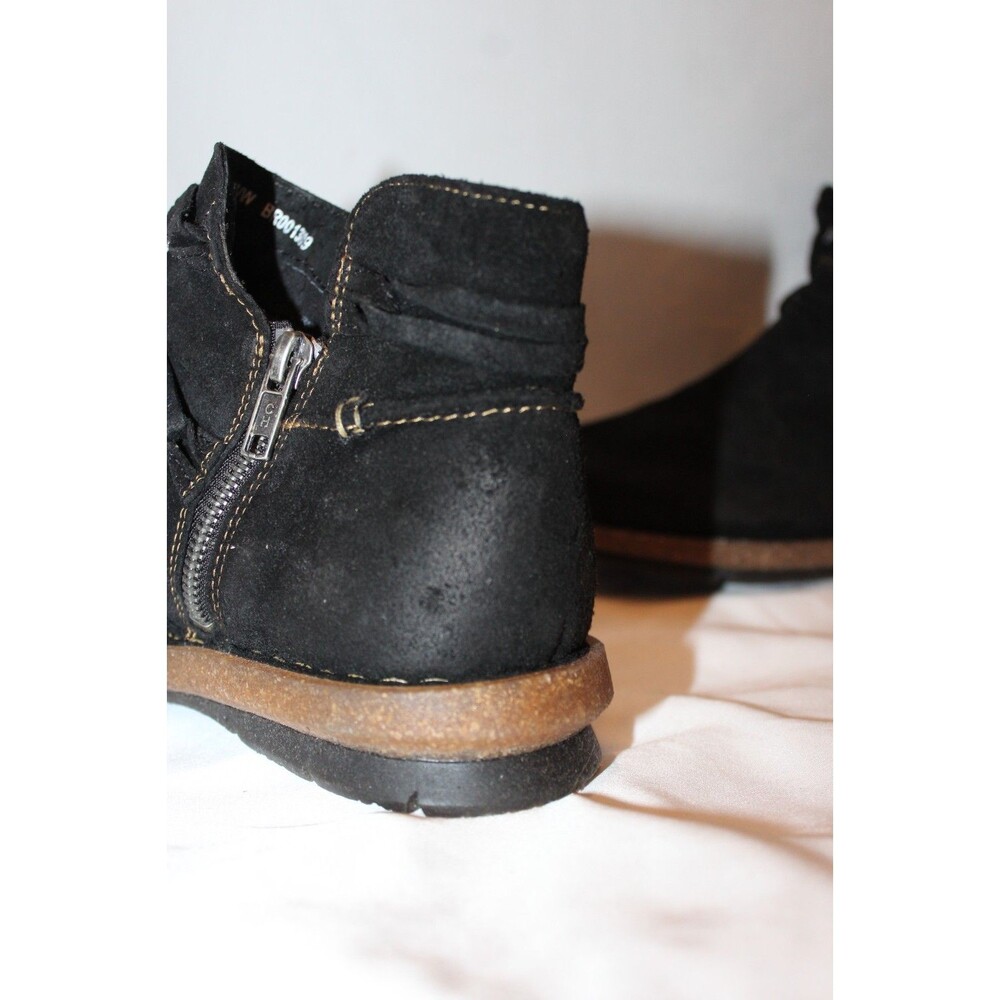 Born Tarklin Boots Women's Black Suede Comfort Distressed Ankle Booties Zip 9 - Picture 6 of 7